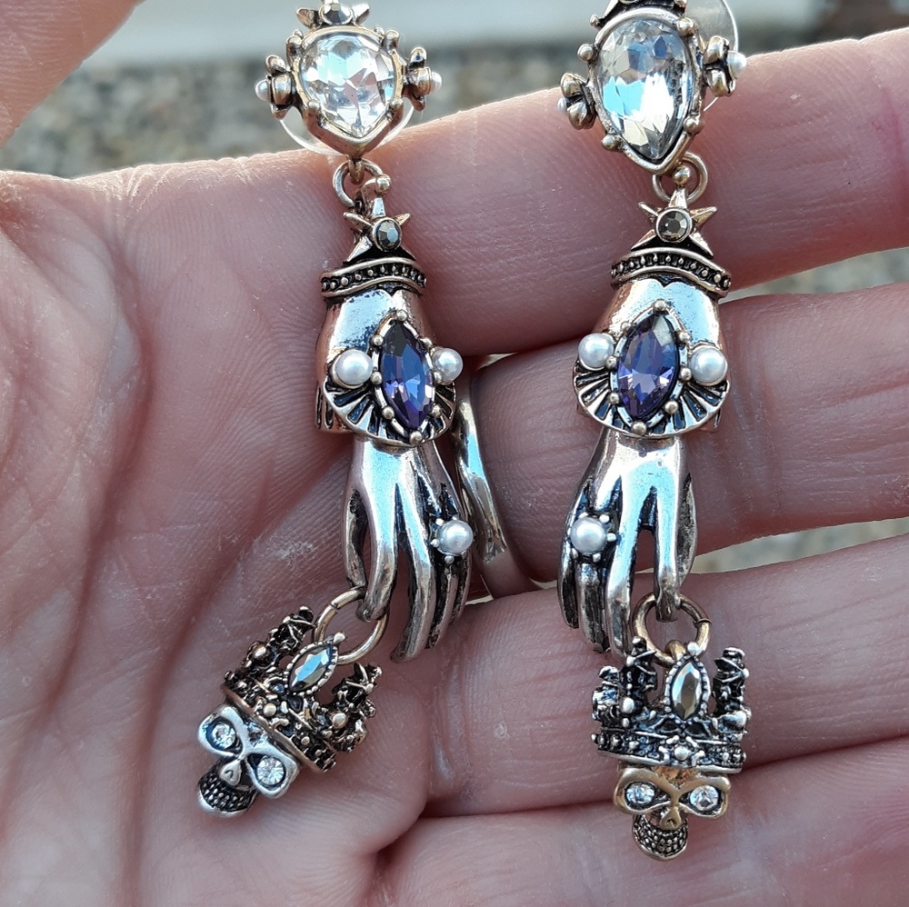 King & Queen Royal Hand Crystal Skull Earrings_4